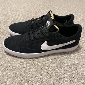 NWOT Black/White Nike SB Heritage Vulc Size 10.5